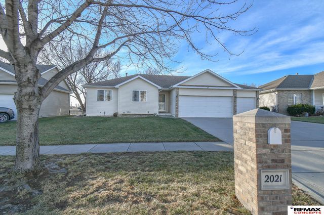 2021 Philadelphia Drive, Lincoln, NE 68521