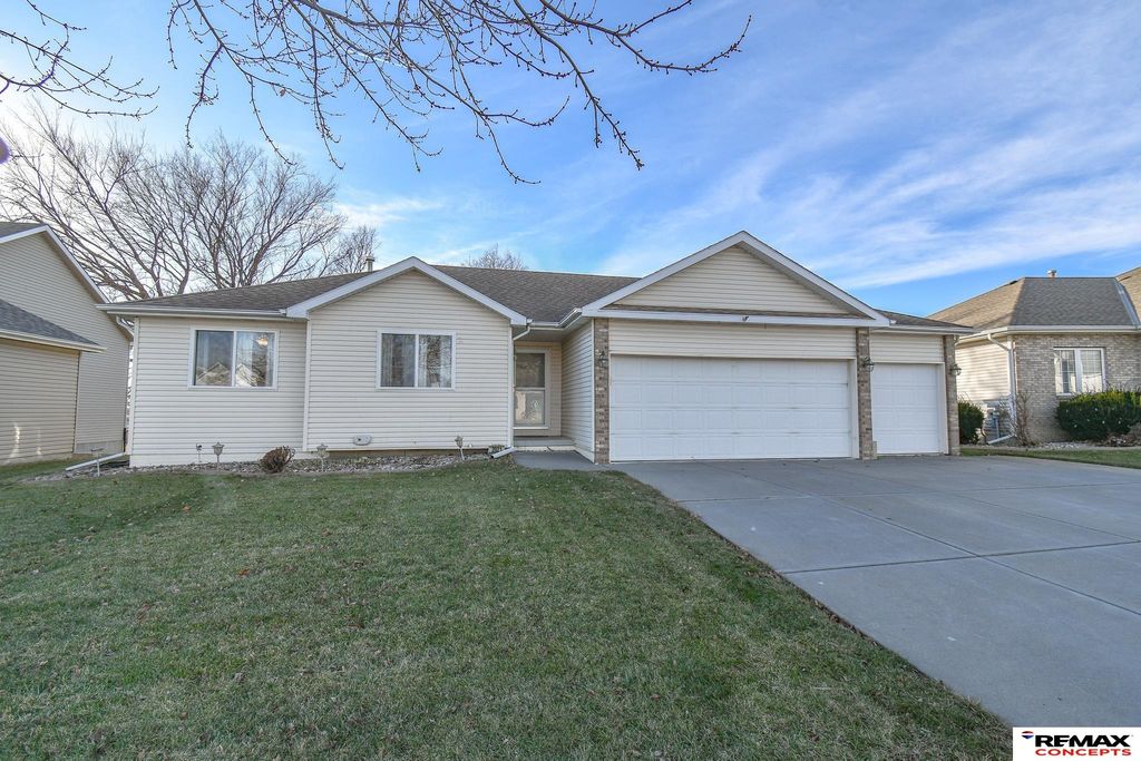 2021 Philadelphia Drive, Lincoln, NE 68521