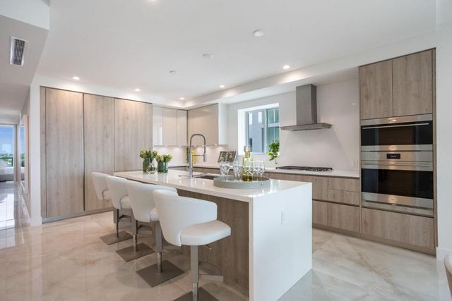 475 E Royal Palm Road 605, Boca Raton, FL 33432