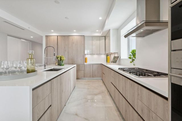 475 E Royal Palm Road 605, Boca Raton, FL 33432