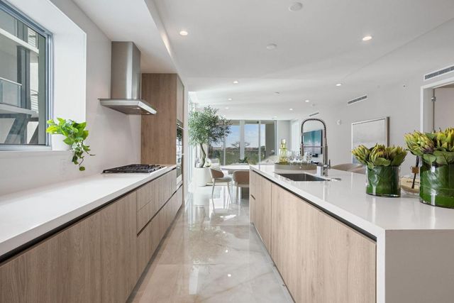 475 E Royal Palm Road 605, Boca Raton, FL 33432