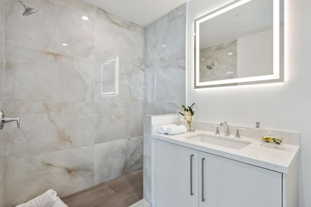 475 E Royal Palm Road 605, Boca Raton, FL 33432