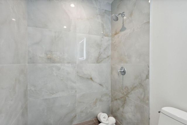 475 E Royal Palm Road 605, Boca Raton, FL 33432