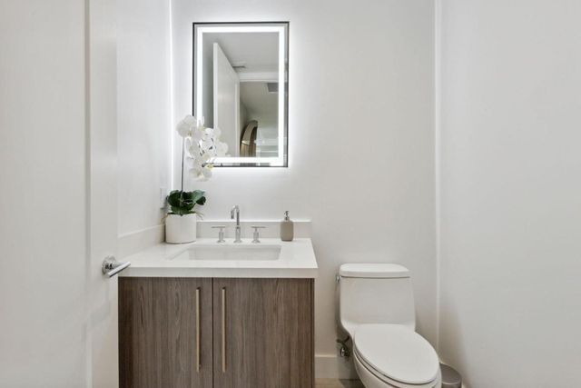 475 E Royal Palm Road 605, Boca Raton, FL 33432