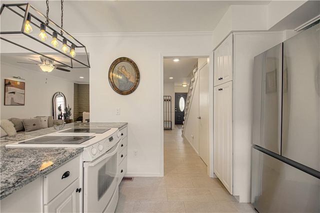 6739 W 108th Terrace, Overland Park, KS 66211