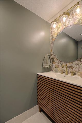 6739 W 108th Terrace, Overland Park, KS 66211