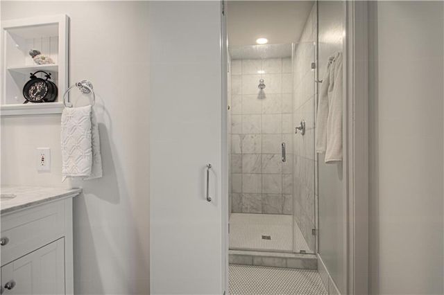 6739 W 108th Terrace, Overland Park, KS 66211