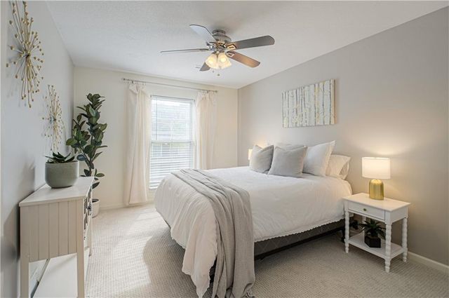 6739 W 108th Terrace, Overland Park, KS 66211