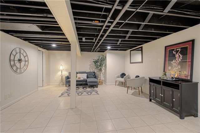 6739 W 108th Terrace, Overland Park, KS 66211