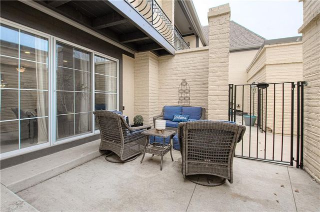 6739 W 108th Terrace, Overland Park, KS 66211