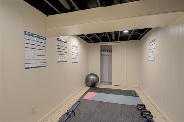 6739 W 108th Terrace, Overland Park, KS 66211