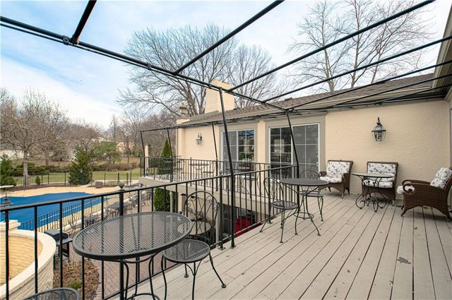 6739 W 108th Terrace, Overland Park, KS 66211