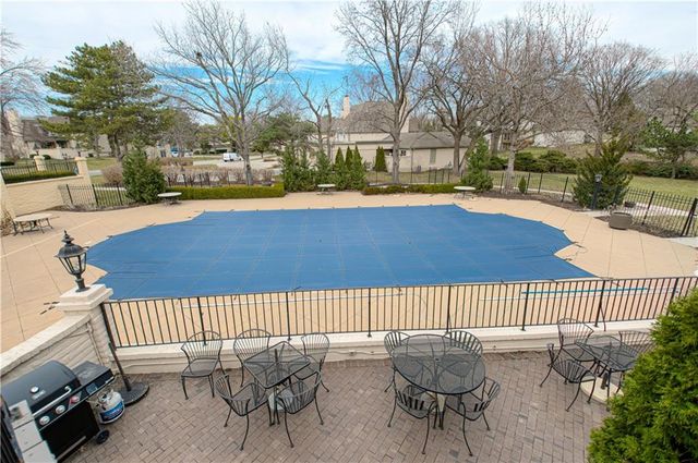 6739 W 108th Terrace, Overland Park, KS 66211