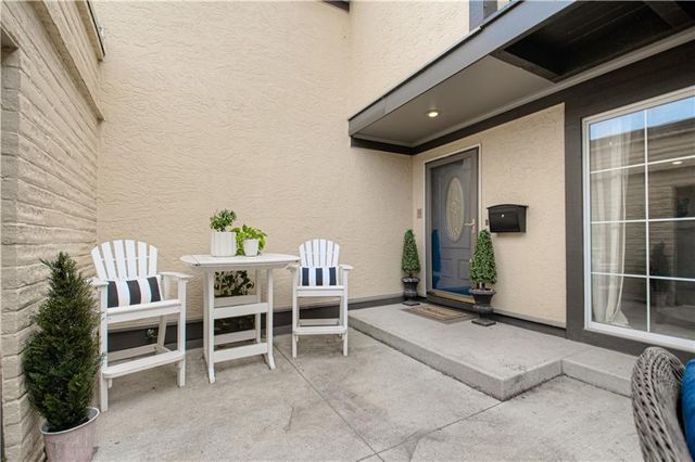 6739 W 108th Terrace, Overland Park, KS 66211