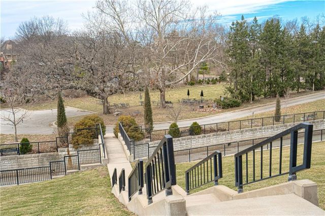 6739 W 108th Terrace, Overland Park, KS 66211