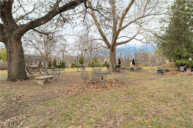 6739 W 108th Terrace, Overland Park, KS 66211