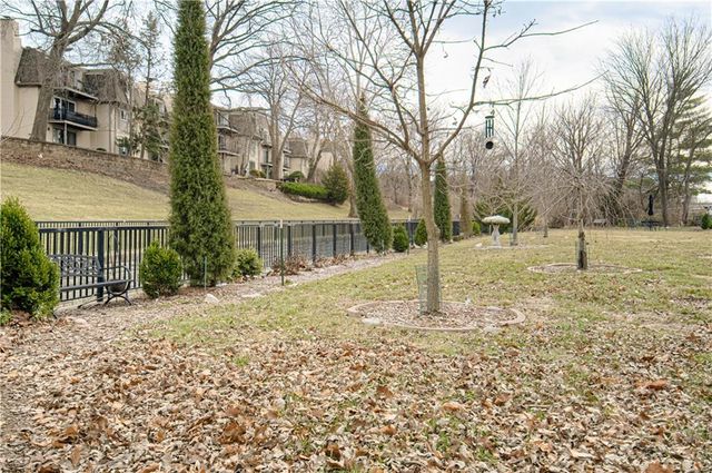 6739 W 108th Terrace, Overland Park, KS 66211