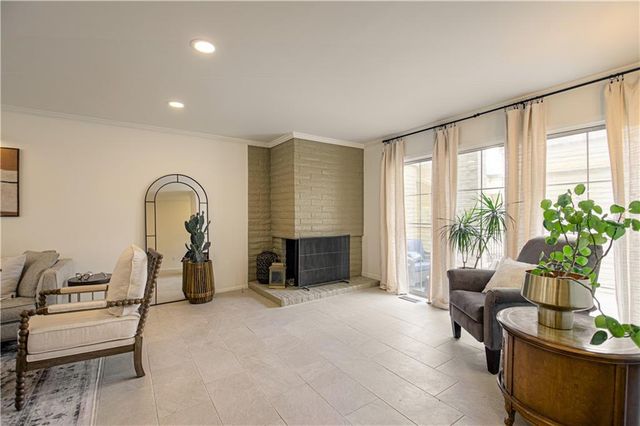 6739 W 108th Terrace, Overland Park, KS 66211