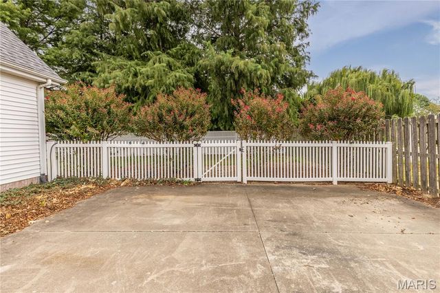 511 W Lindenwood Avenue, Sikeston, MO 63801