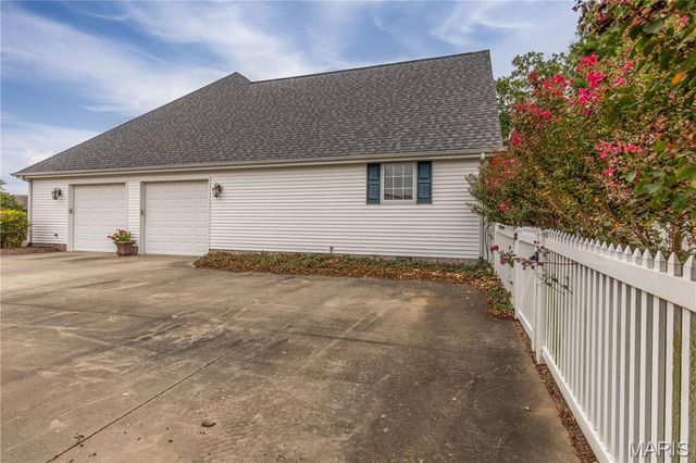 511 W Lindenwood Avenue, Sikeston, MO 63801