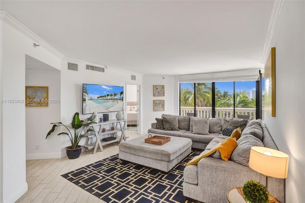 1000 E Island Blvd 503, Aventura, FL 33160