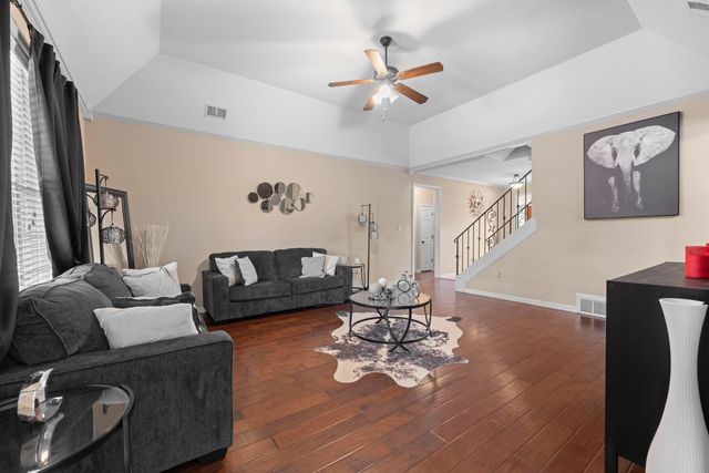 8717 BRUNSWICK FARMS DR, Bartlett, TN 38002