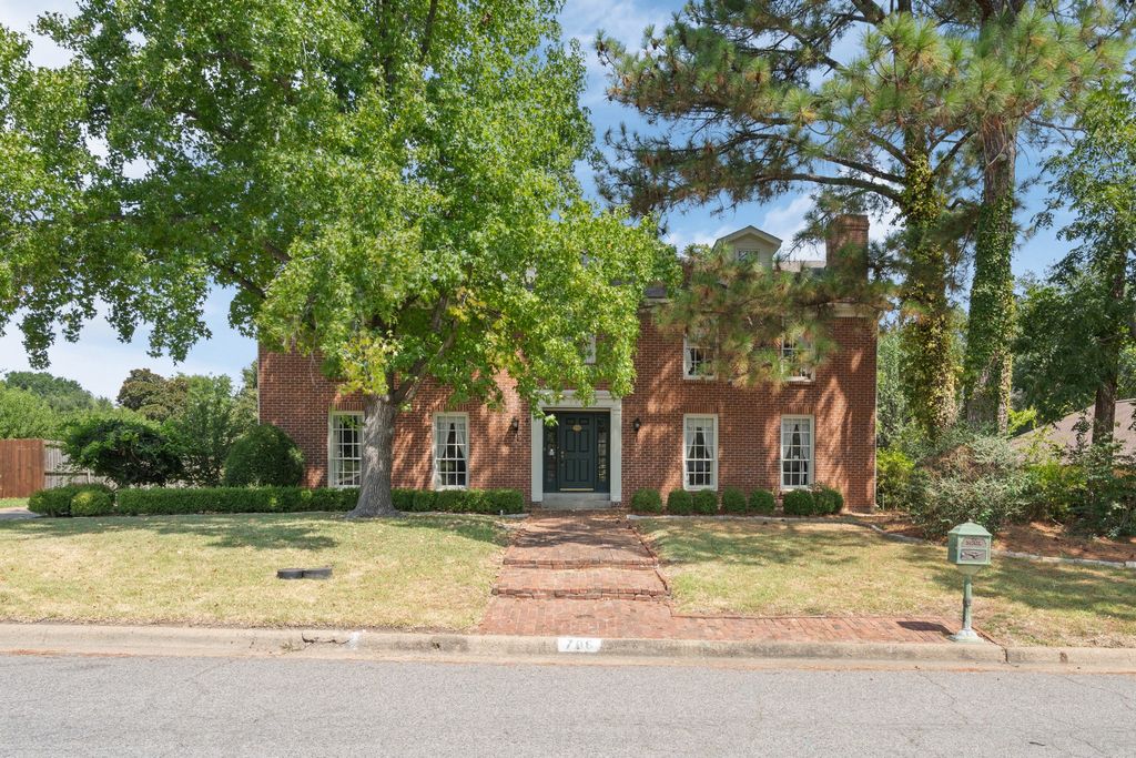 706 Sahara Drive, Greenville, TX 75402