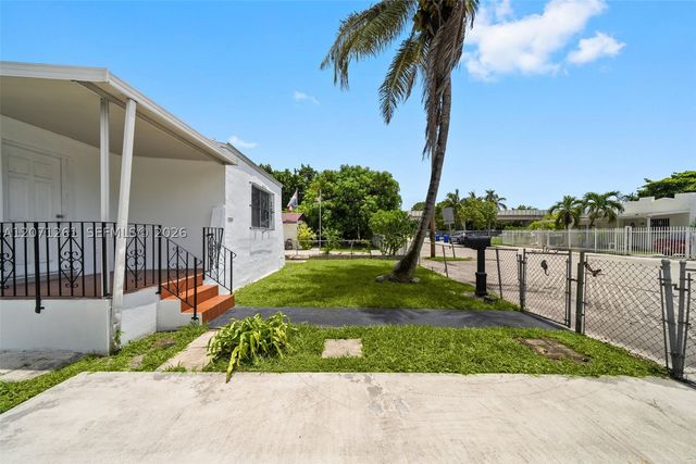 1227 NW 27th St 1227, Miami, FL 33142