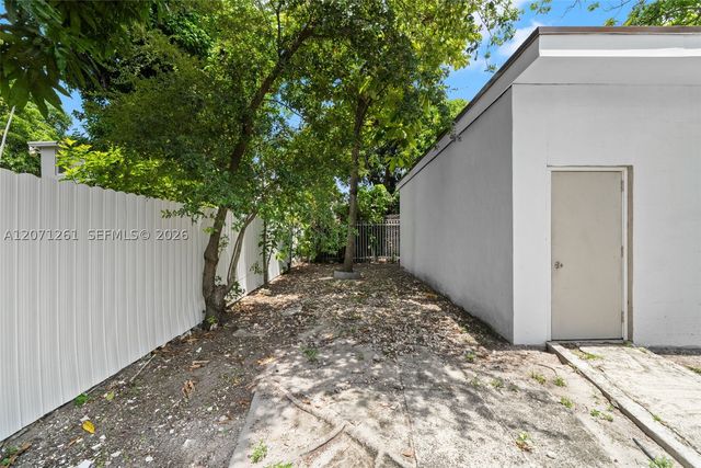 1227 NW 27th St 1227, Miami, FL 33142