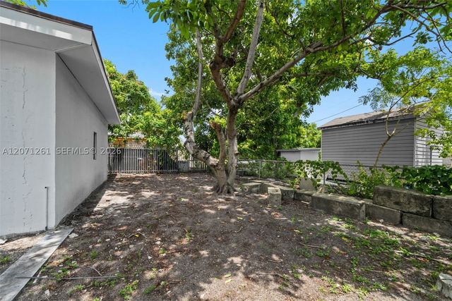 1227 NW 27th St 1227, Miami, FL 33142