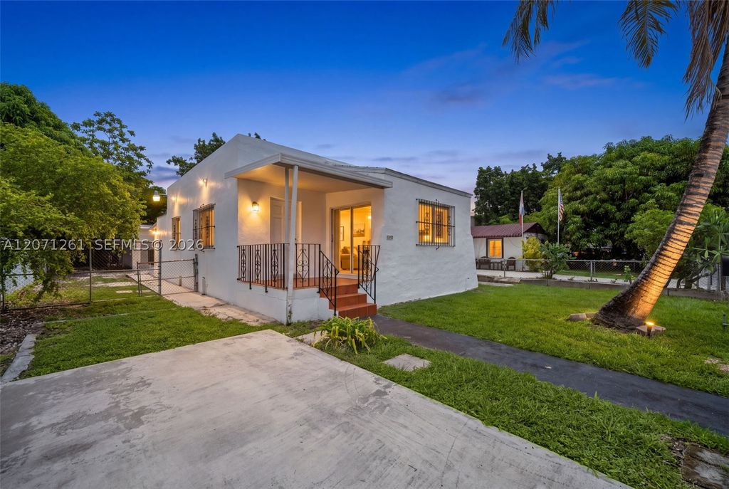 1227 NW 27th St 1227, Miami, FL 33142