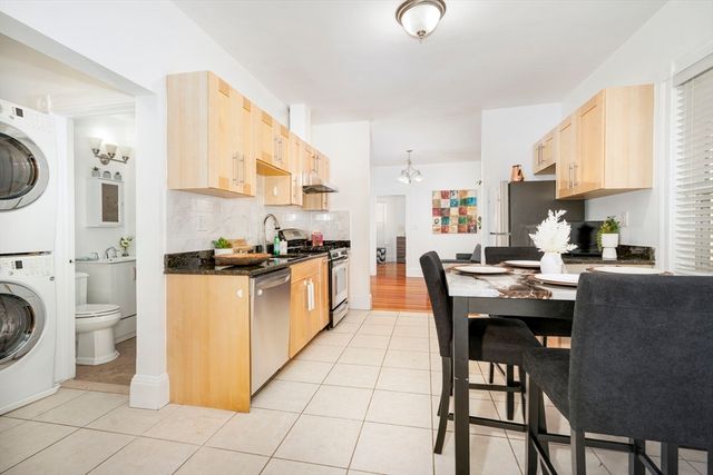 122 Brook Rd 2, Quincy, MA 02169