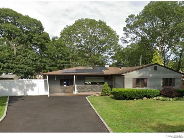 19 Bridle Path, Farmingville, NY 11738