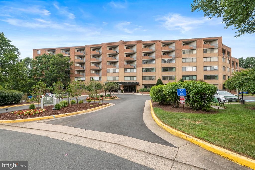 1951 SAGEWOOD LN #315, Reston, VA 20191