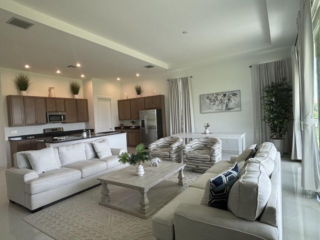 10231 SW Latium Way, Port St Lucie, FL 34987