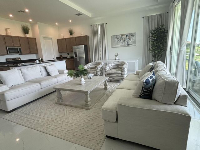 10231 SW Latium Way, Port St Lucie, FL 34987