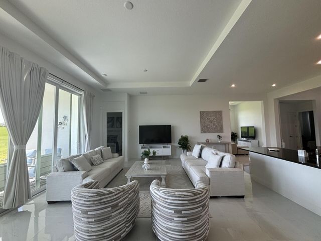 10231 SW Latium Way, Port St Lucie, FL 34987