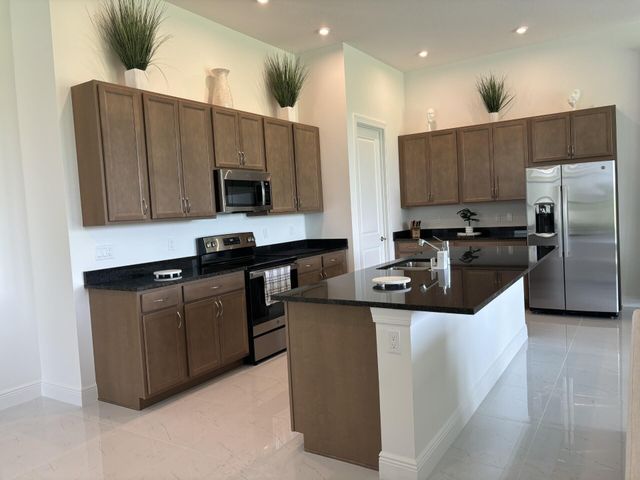 10231 SW Latium Way, Port St Lucie, FL 34987