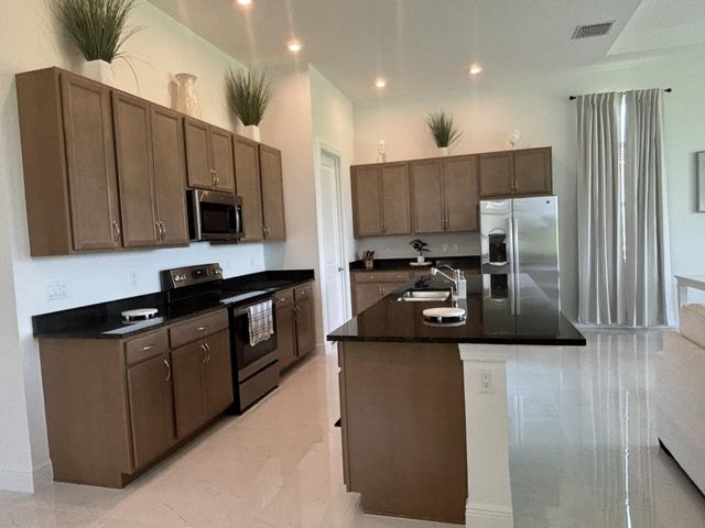 10231 SW Latium Way, Port St Lucie, FL 34987