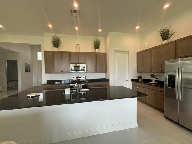 10231 SW Latium Way, Port St Lucie, FL 34987