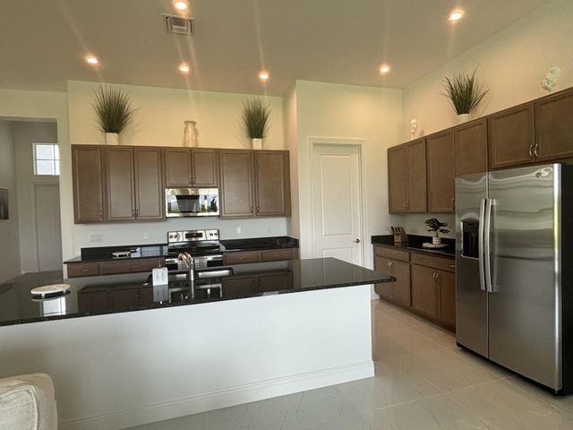 10231 SW Latium Way, Port St Lucie, FL 34987