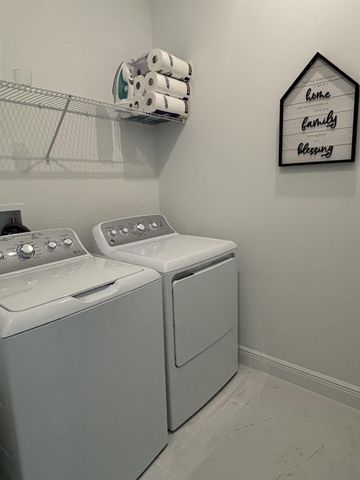 10231 SW Latium Way, Port St Lucie, FL 34987