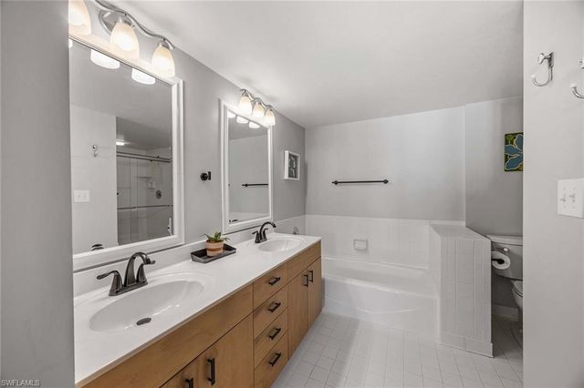 5633 Turtle Bay DR # 32, Naples, FL 34108