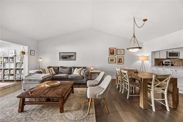 5633 Turtle Bay DR # 32, Naples, FL 34108