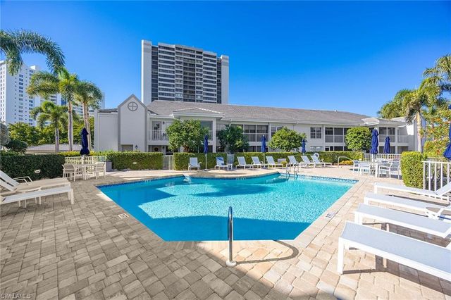 5633 Turtle Bay DR # 32, Naples, FL 34108