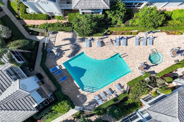 5633 Turtle Bay DR # 32, Naples, FL 34108