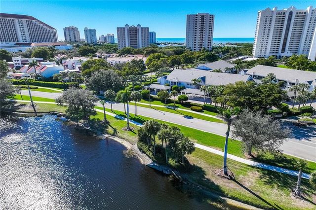 5633 Turtle Bay DR # 32, Naples, FL 34108