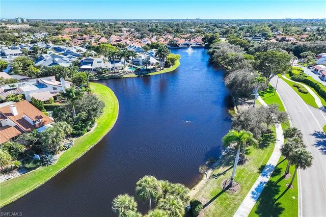 5633 Turtle Bay DR # 32, Naples, FL 34108