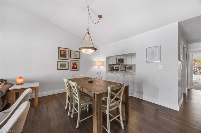 5633 Turtle Bay DR # 32, Naples, FL 34108