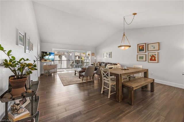 5633 Turtle Bay DR # 32, Naples, FL 34108